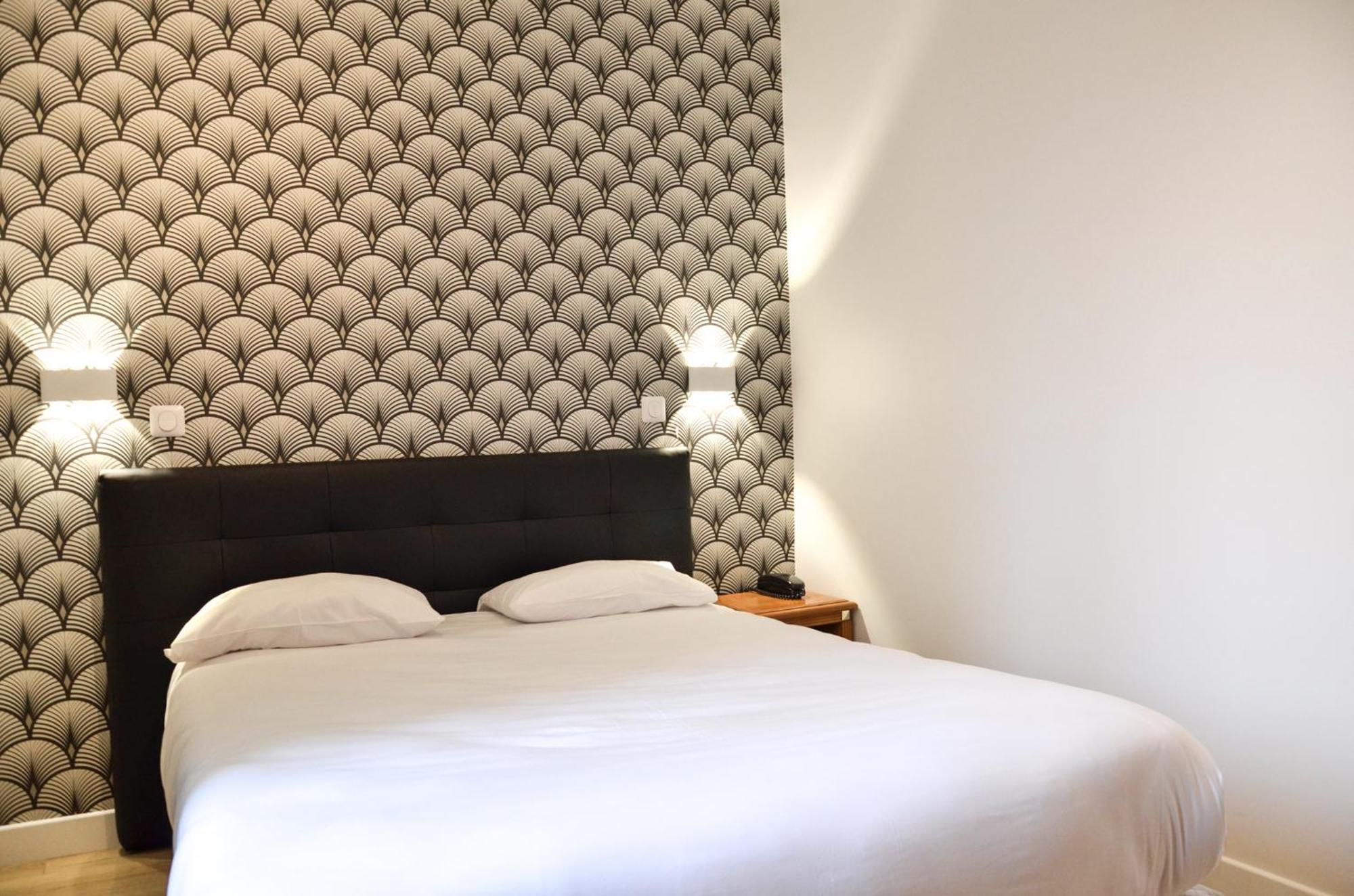 Hotel De La Perdrix Rouge 2*