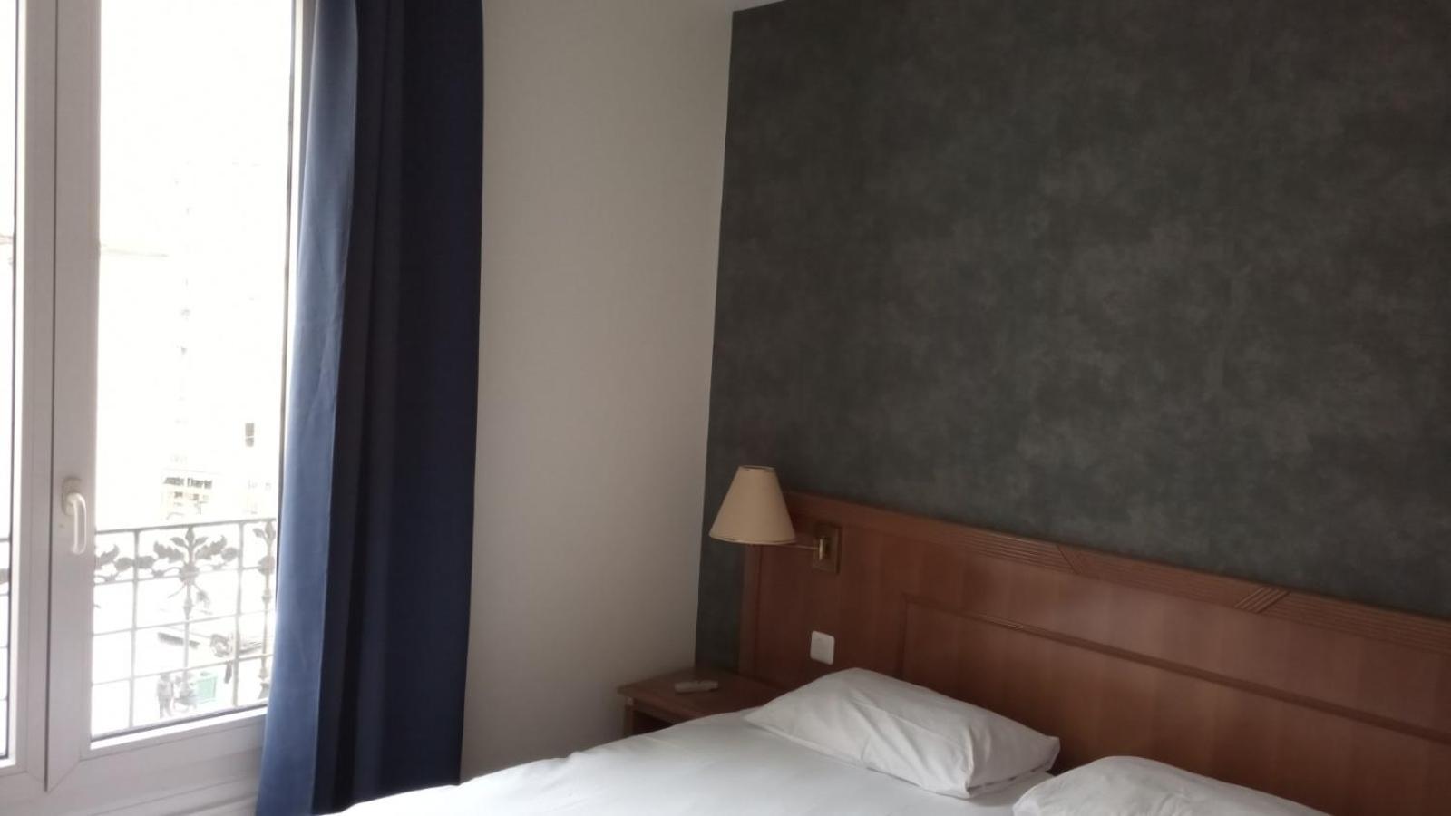 De La Perdrix Rouge Paris