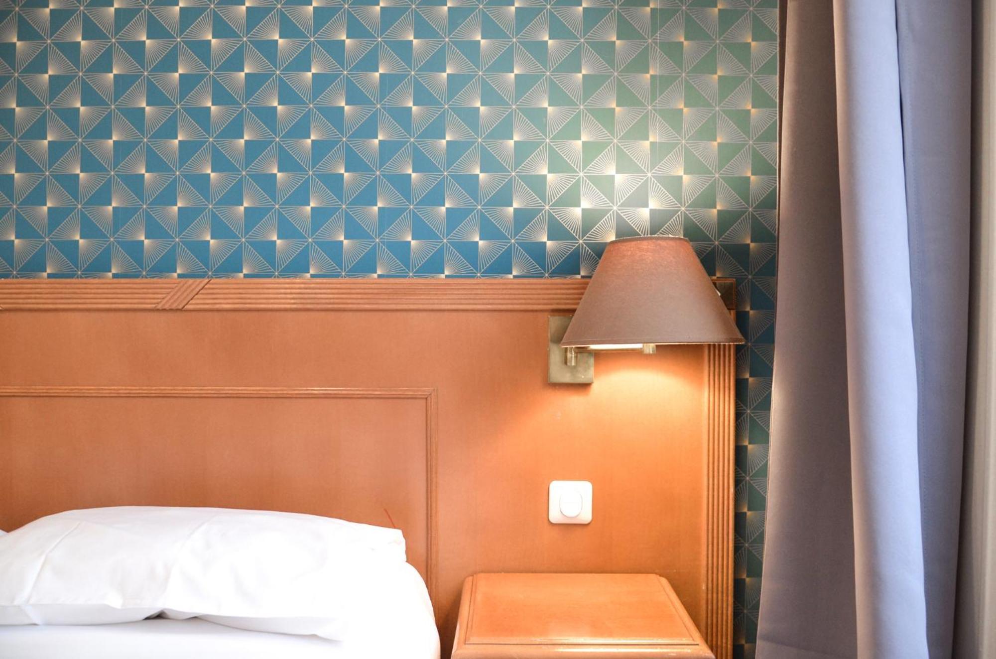 Hotel De La Perdrix Rouge 2*