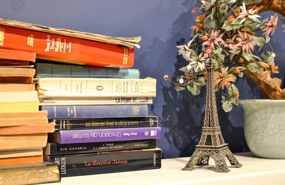 De La Perdrix Rouge 2* Paris