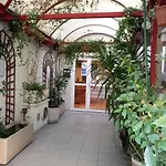 Hotel De La Perdrix Rouge
