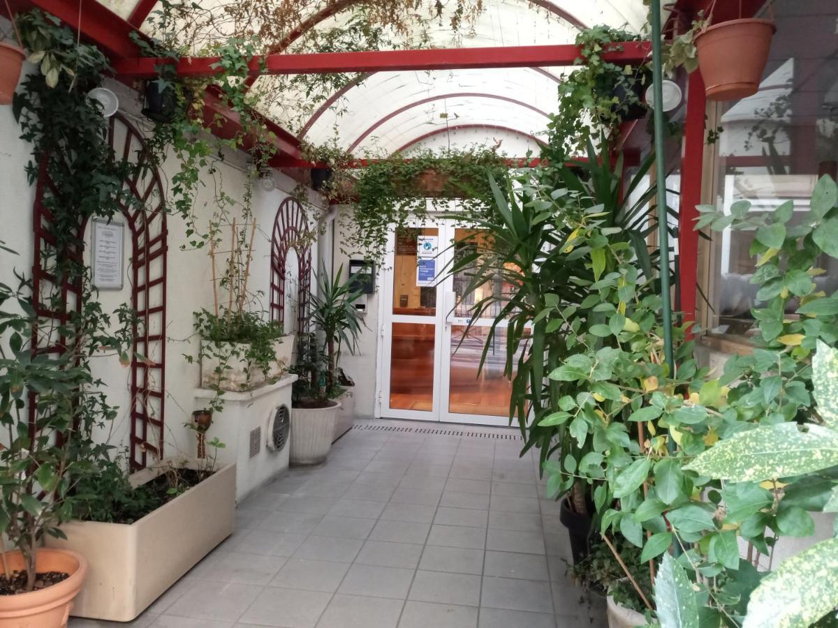 Hotel De La Perdrix Rouge