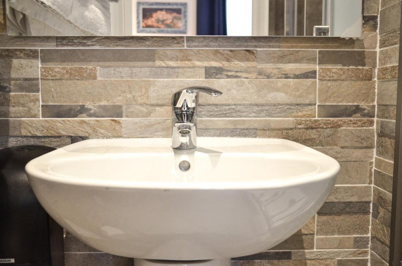 Hotel De La Perdrix Rouge 2*