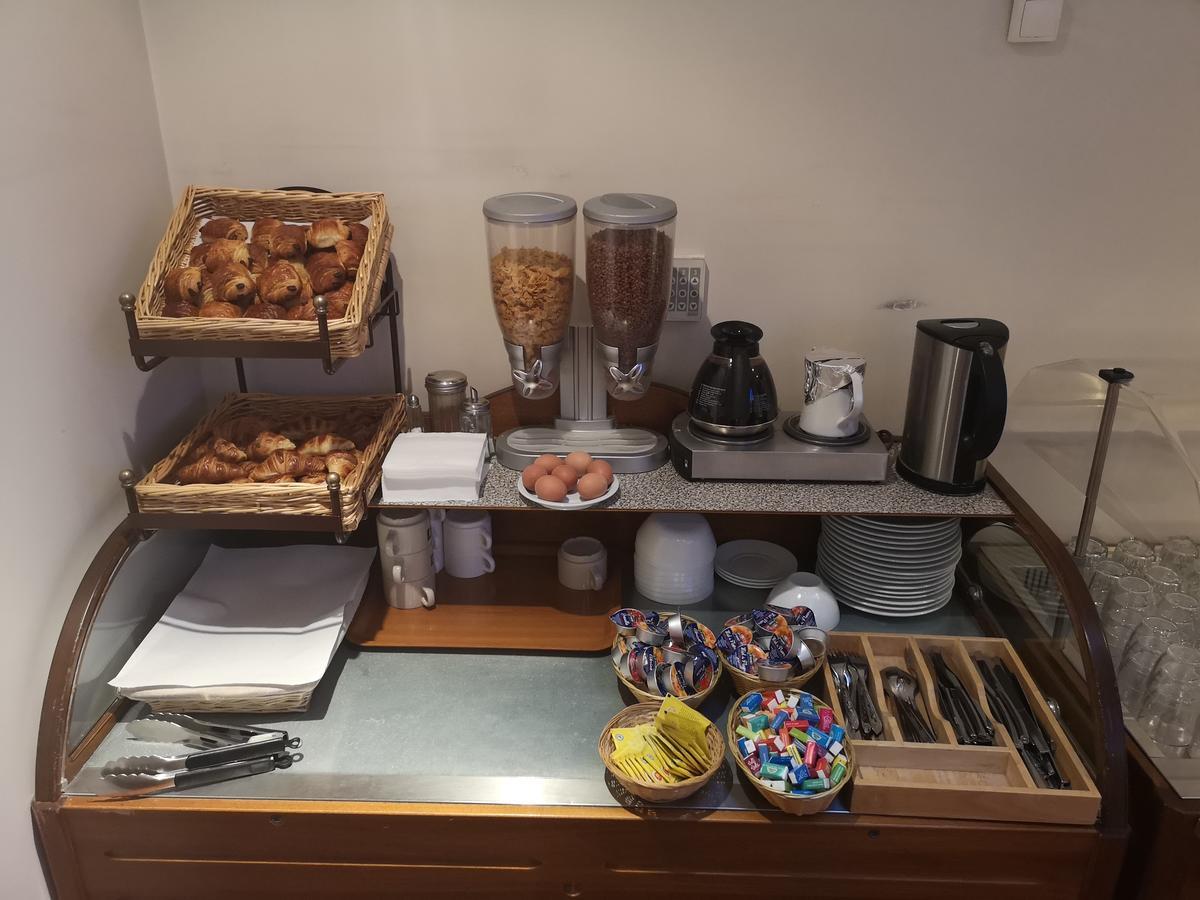 De La Perdrix Rouge Hotel